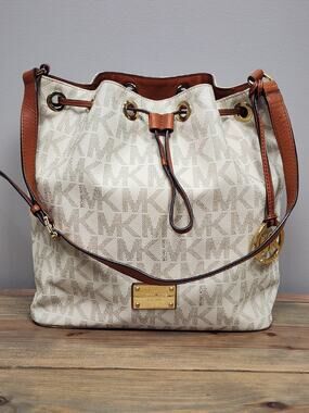 MICHAEL KORS MK Signature Leather Drawstring Handbag w/Hangtag